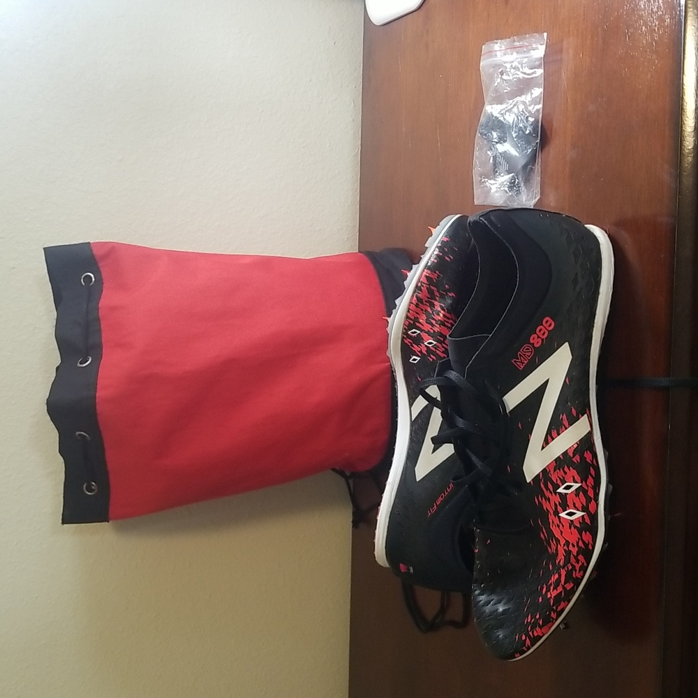 New Balance, MD 800v5, Size 11.5, Red and Black